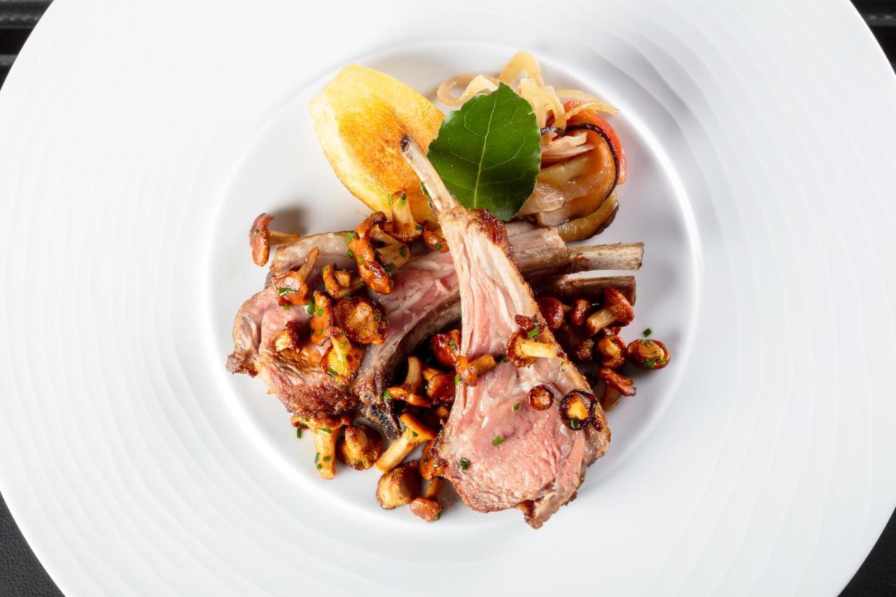 Le Pre Du Moulin - Maison Alonso - Hotel & Restaurant Сериньян-дю-Конта Экстерьер фото